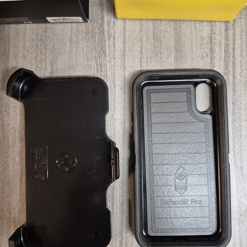 OtterBox Rugged Black Case - Picture 5 of 7